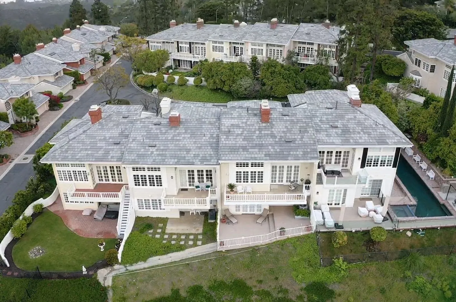 Multi-unit residences at The Terrace in Brentwood with new roofs